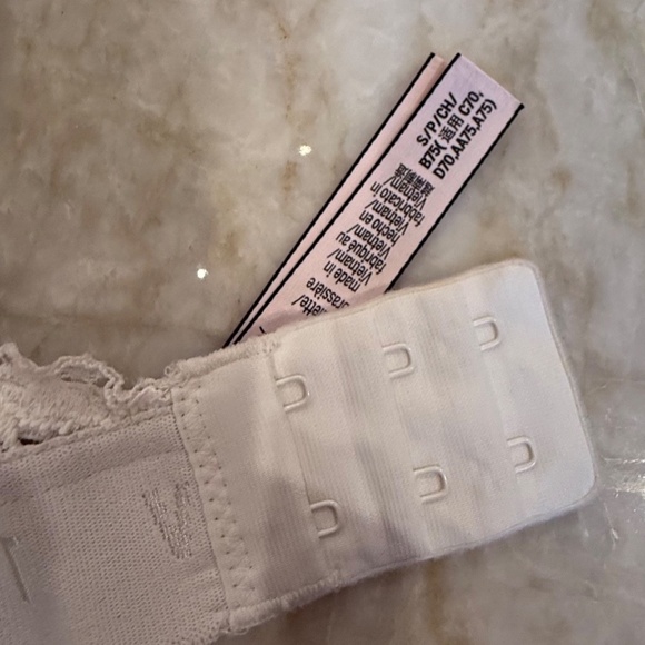 Victoria's Secret‎ Lacy Sexy Bralette; RN54867; Crème; Size Small - Picture 11 of 11